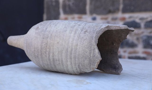 Diyarbakır'da tarihi surlarda 1700 yıllık "Amfora" bulundu