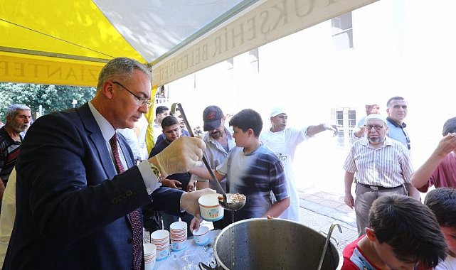 Gaziantep'ten 20 noktada 30 bin kişilik aşure ikramı