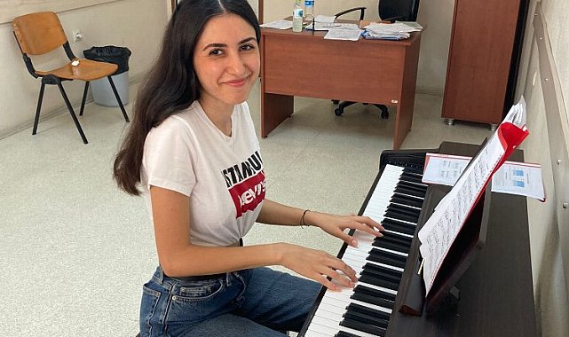 Genç Dilara, piyano çalma hayaline İZMEK'le kavuştu