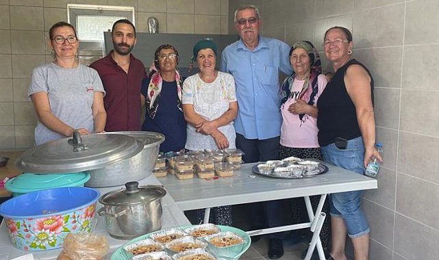 Kocaeli İzmit'te Mecidiyeköy'de aşure ikramı