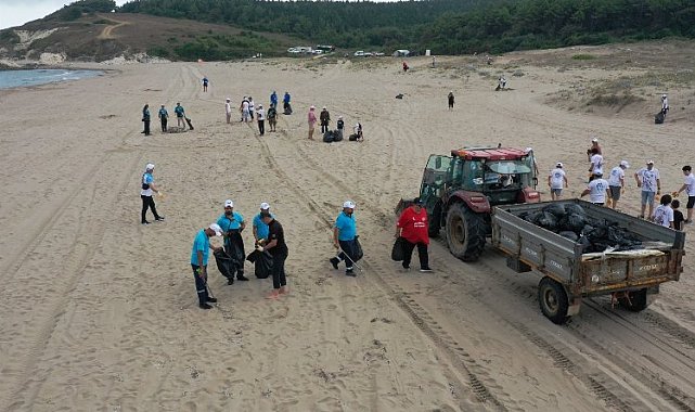 Kocaeli'de 'Balık Yakalama' öncesi Uzunkum'da kıyı temizliği