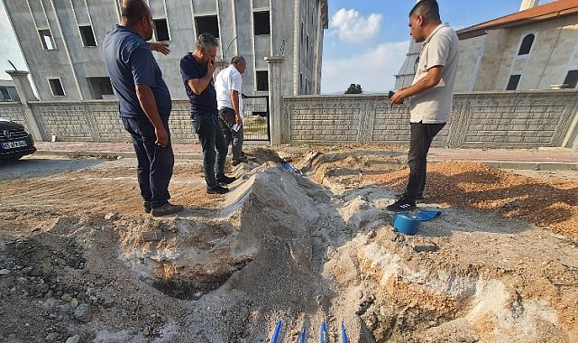 Manisa Yunusemre'de içme suyu hattı döşeme çalışması