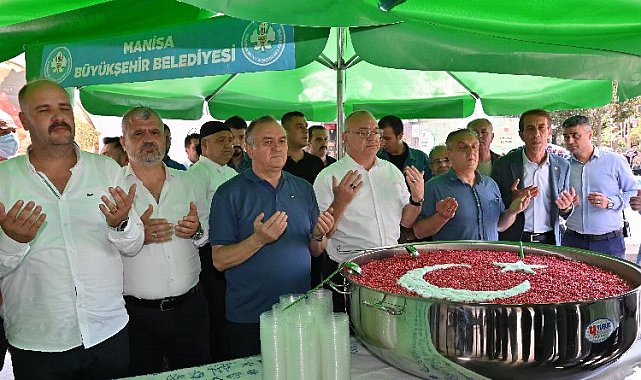 Manisa'da Demokrasi Meydanı'nda aşure hayrı