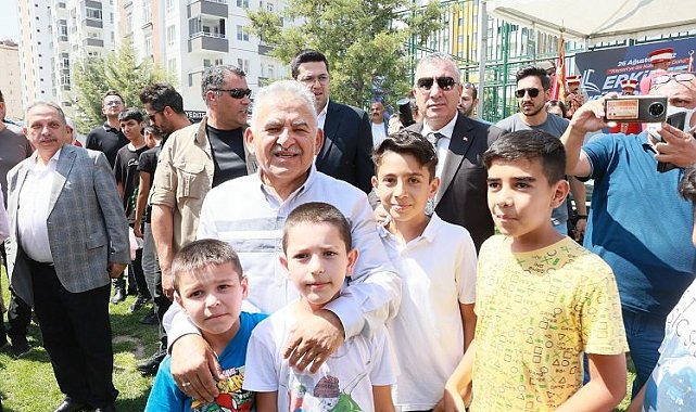 Memduh Büyükkılıç'tan gençlere 'tatil' hediyesi