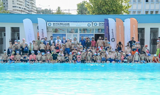 Öğrencilere spor malzemesi desteği