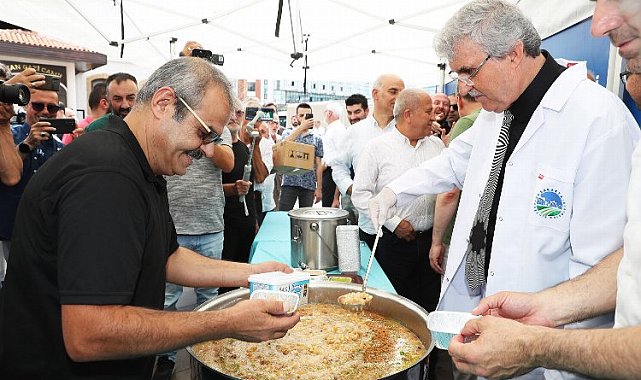 Sakarya'da Başkan Yüce, kazanın başından ikramda bulundu