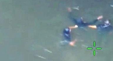 ABD'de Polis Şüpheliyi Yüzerek Yakaladı