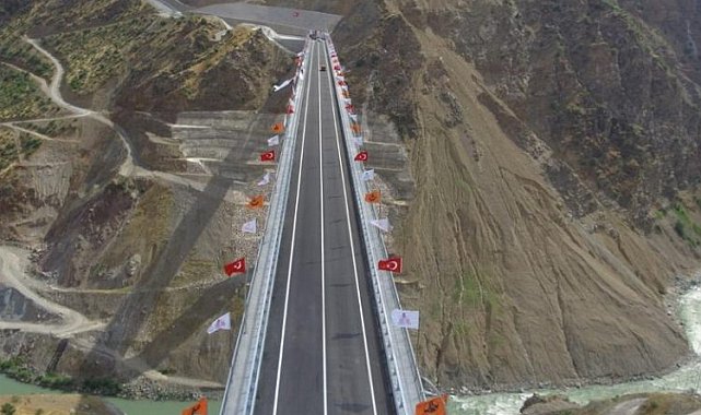 Bitlis'i Van'a bağlayan köprüden 1,5 milyon araç geçiş yaptı