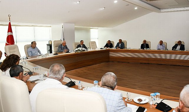 İzmir Karabağlar'ın planları muhtarlarla değerlendirildi