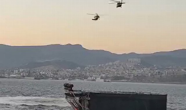 İzmir'in kurtuluş şerefine havada zeybek!