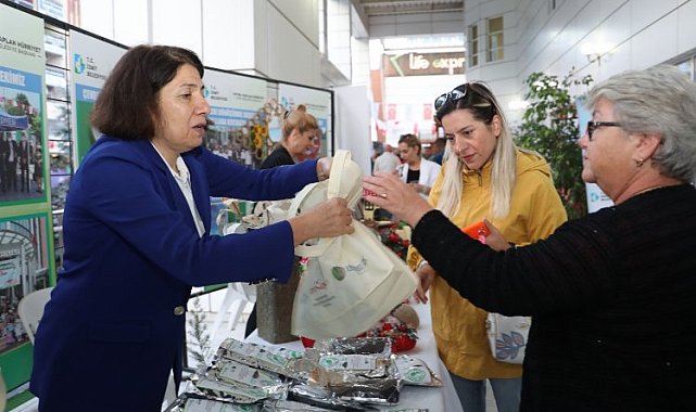 İzmit Belediyesi'nin proje stantlarına yoğun ilgi