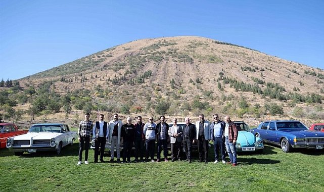 Klasik otomobiller Ali Dağı'na yakıştı