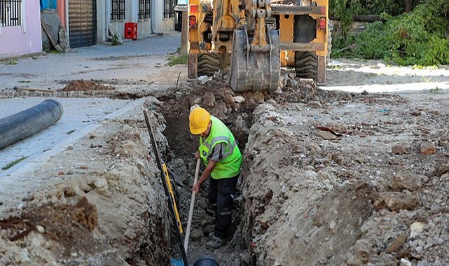 Kütahya'da yağmur suyu hattı çalışmalarına devam
