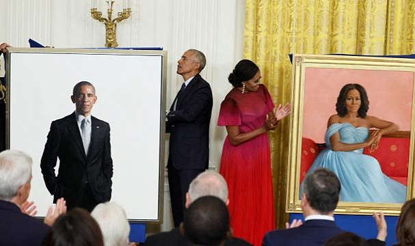 Obama Çiftinin Portreleri Beyaz Saray'da Tanıtıldı