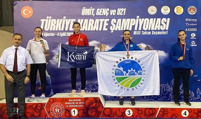 Sakaryalı karateciler gururlandırdı