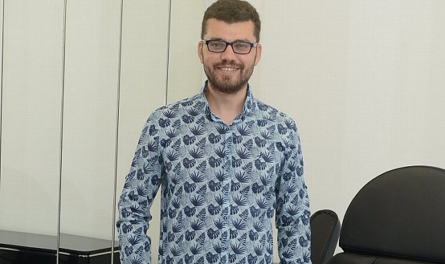 Yüz ifadesi göz kapaklarıyla değişebiliyor