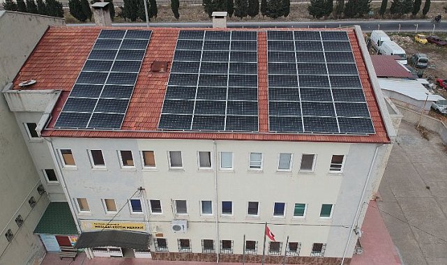 Balıkesir'de okulun çatısına GES kurdular... Sattıkları elektrikle laboratuvar yaptılar