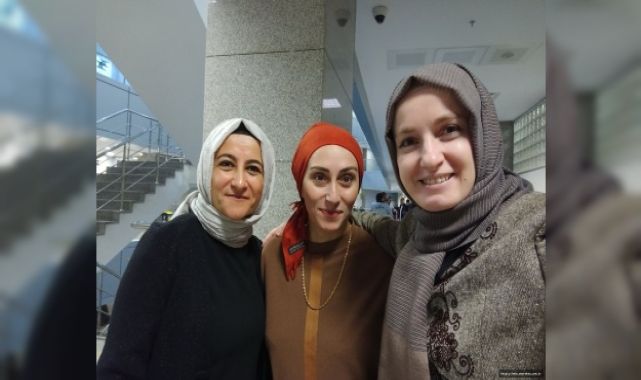Başörtülü kadınlardan mahkemede Gülşen'e destek