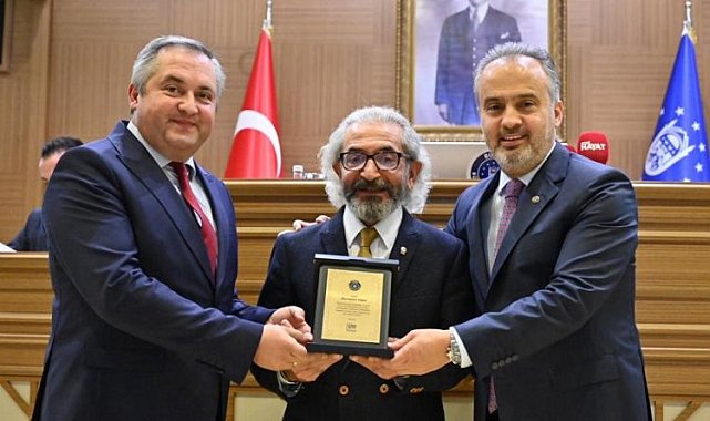 Bursa'da ayın vatandaşı ödülü Dr. Hüsamettin Olgun'a