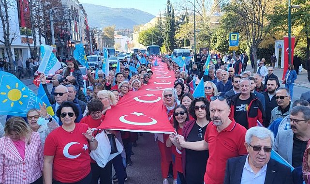 Bursa'da İYİ Parti'den 99. yıla 99 metrelik dev bayrak