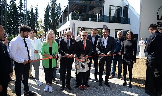 Bursa'nın en büyük spor tesisleri hizmete açıldı