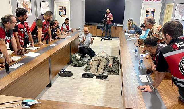 İBB AKOM ve AKUT Vakfı'nın afet eğitimleri başladı