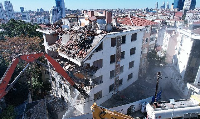 İstanbul'da riski binalar yıkılıyor