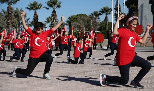 İzmir Aliağa'da Cumhuriyet coşkusu