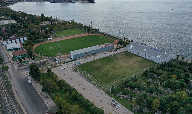 Körfez Alparslan Türkeş Spor Kompleksi'ne sentetik çim