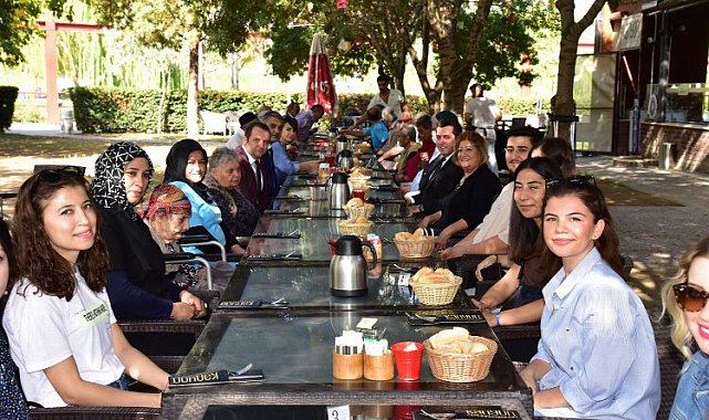 Manisa Büyükşehir'den iki jenerasyonu buluşturan anlamlı etkinlik