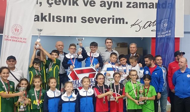 Masa tenisinde minikler bölge yarışması Aydın Didim'de yapıldı