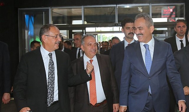 Mustafa Yalçın'dan Bakan Özer 'eğitim' sunumu