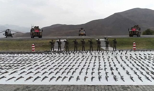 Pençe Kilit'te teröre büyük darbe! 1043 silah ele geçirildi