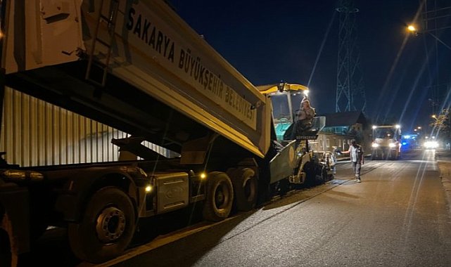 Sakarya Arifiye'de gece 'asfalt' mesaisi