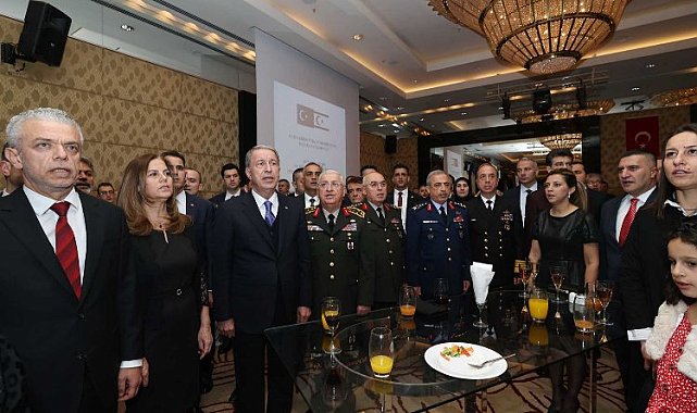 Bakan Akar ve komuta kademesi KKTC resepsiyonunda