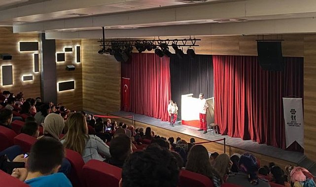 Bursa Gürsu'da çocukların ilk tiyatro buluşması