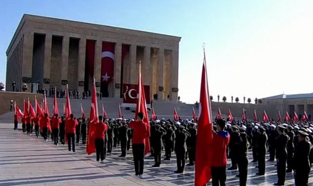 Devlet erkanı Anıtkabir'de Ata'sını andı