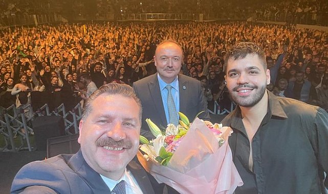Emir Can İğrek Balıkesirlileri sonbaharda coşturdu