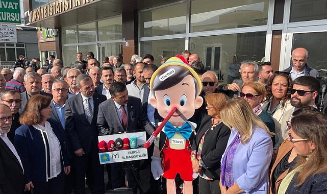 İYİ Parti Bursa'dan TÜİK'e 'pinokyo' maketli protesto!