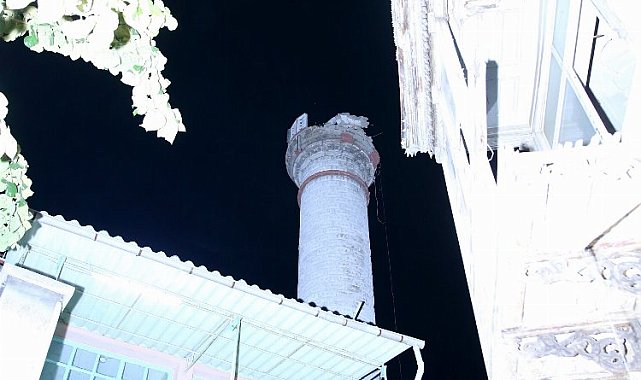 İzmir Buca'da 4,9 büyüklüğünde deprem... Konak'ta cami minaresi yıkıldı!