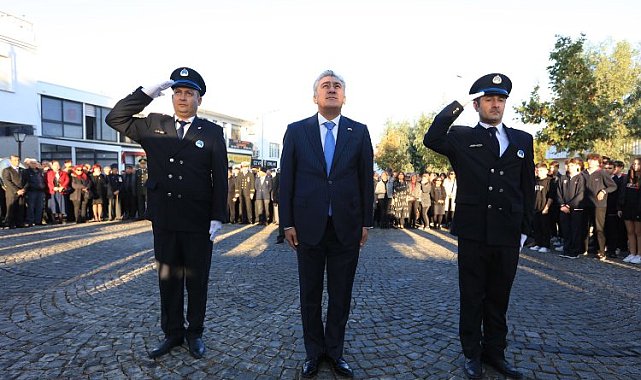 İzmir Güzelbahçe Ata'sını andı