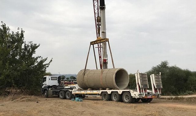 Manisa Yunusemre'de güvenli geçiş için 25 tonluk menfez