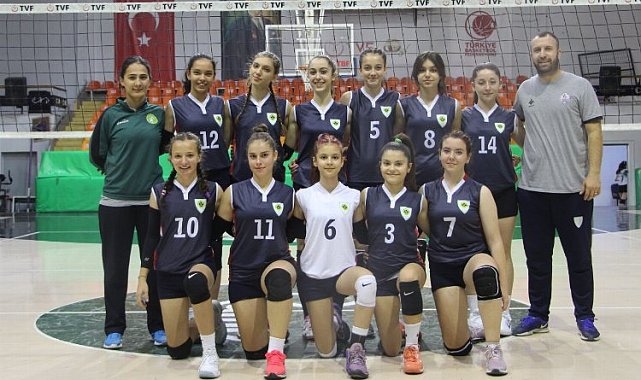 Manisa'da küçük kızlar filede 3'te 3 yaptı