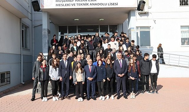 Memduh Büyükkılıç öğrencilerle buluştu