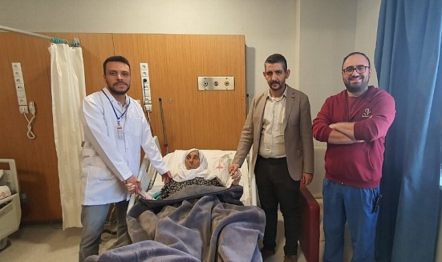 Şanlıurfa'da kalça kemiği kırılan 105 yaşındaki hasta yürümeye başladı