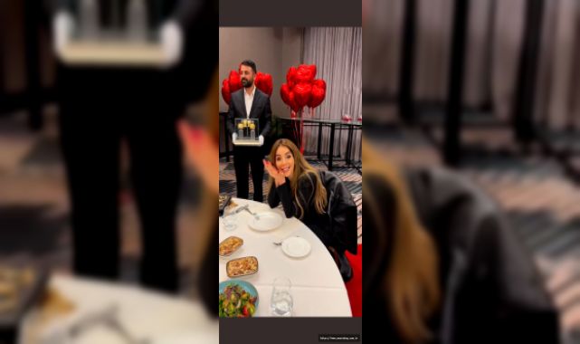 Sevgilisini yemeğe çıkardı ve adeta altın şovu yaptı!