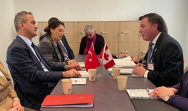 Bakan Özer OECD toplantısında Kanadalı mevkidaşıyla görüştü