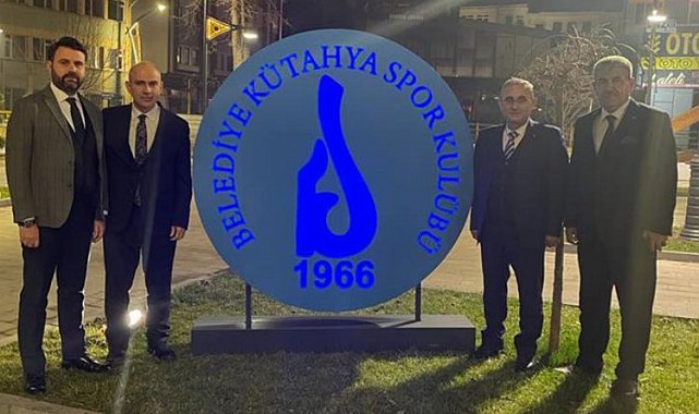 Belediye Kütahyaspor'un logosu Zafer Meydanı'nda