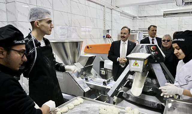 Bilecik'te öğrenciler hem öğreniyor, hem de ekmek üretiyor