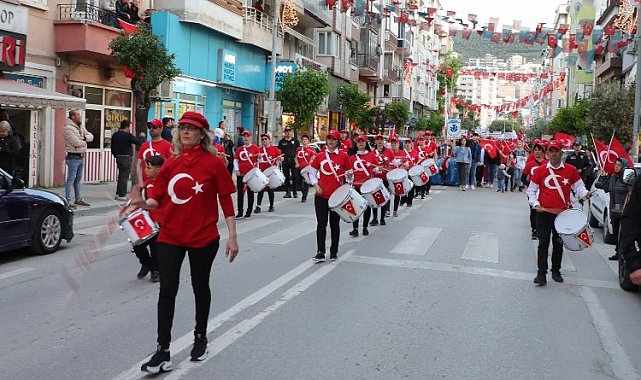 Bursa Gemlik'te 'Körfez Halk Bandosu' renk kattı